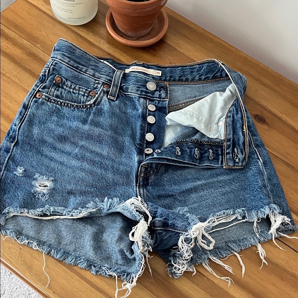 Levis ribcage denim shorts size 25 barely worn